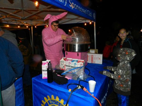 Christmas bunny Willie Rodriguez making cotton candy for the kids